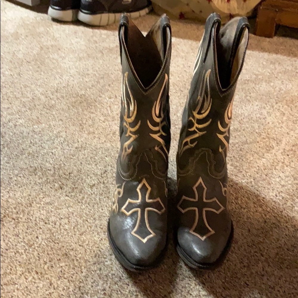 Ladies cowboy boots
